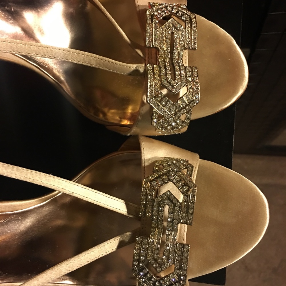 Jeweled Ivory Bagley Mischka Shoes 4 Inch Heel